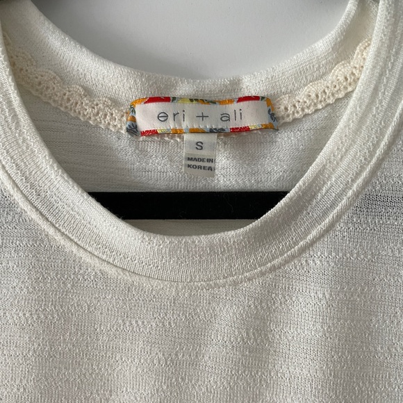 Eri + Ali flutter sleeve top with floral appliqués - Picture 5 of 6